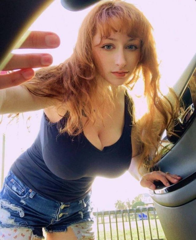 Busty Girls (49 pics)