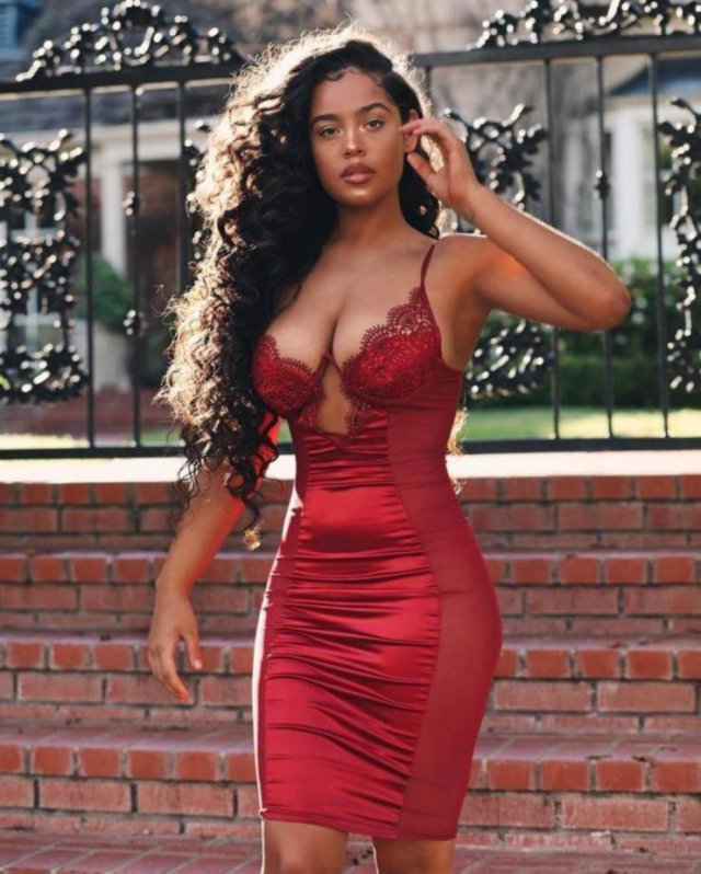 Hot Girls In Red Dresses (50 pics)