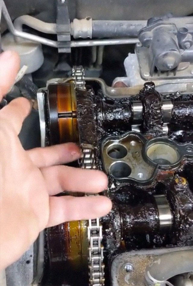 Unusual Finds Of Car Mechanics (34 pics)
