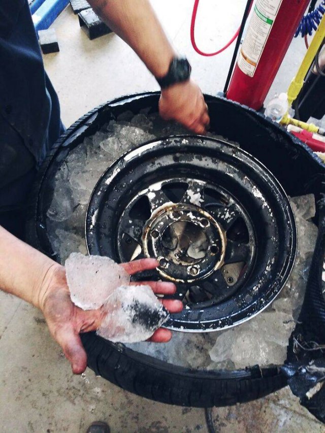 Unusual Finds Of Car Mechanics (34 pics)