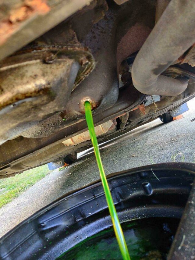 Unusual Finds Of Car Mechanics (34 pics)
