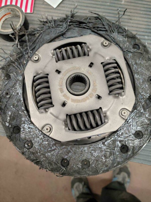 Unusual Finds Of Car Mechanics (34 pics)