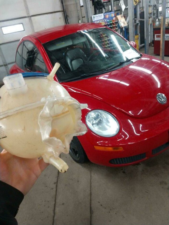 Unusual Finds Of Car Mechanics (34 pics)