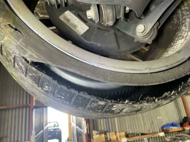 Unusual Finds Of Car Mechanics (34 pics)