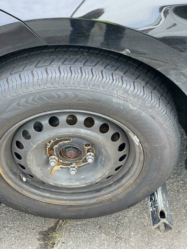 Unusual Finds Of Car Mechanics (34 pics)