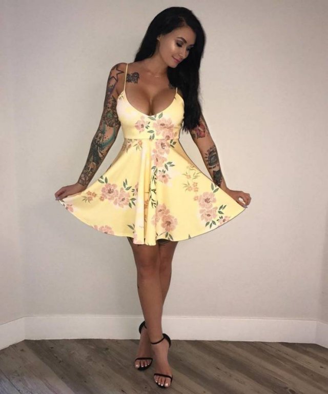 Girls In Dresses (63 pics)