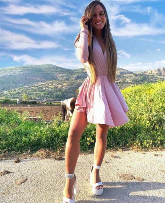 Girls In Dresses (63 pics)