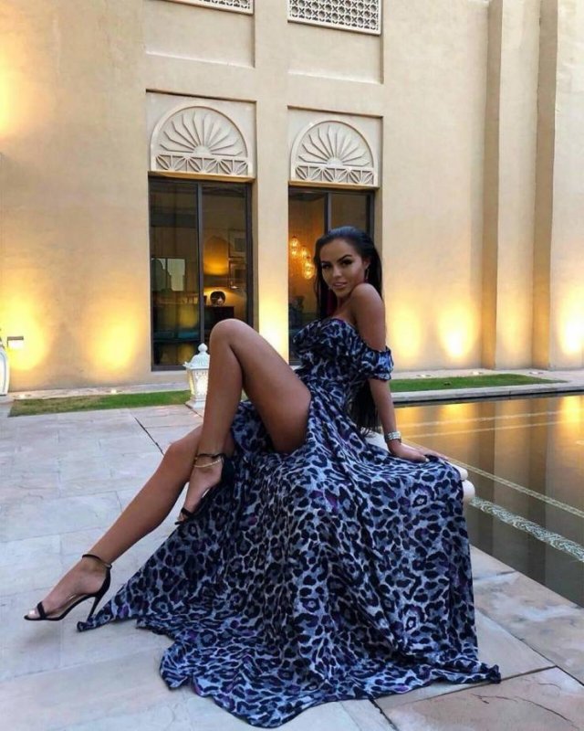 Girls In Dresses (63 pics)