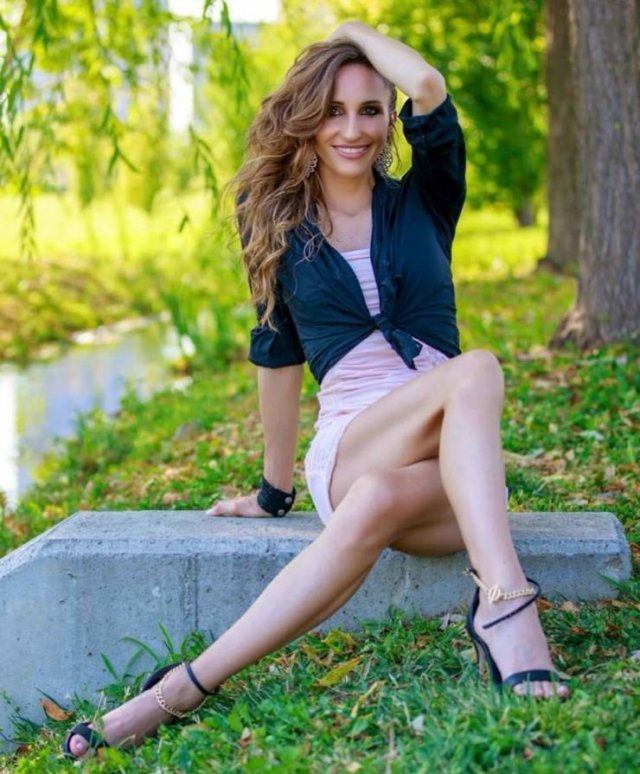 Girls With Long Legs (59 pics)