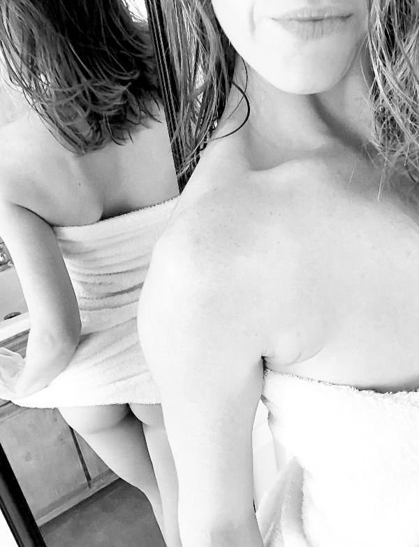 Girls In Towels (34 pics)