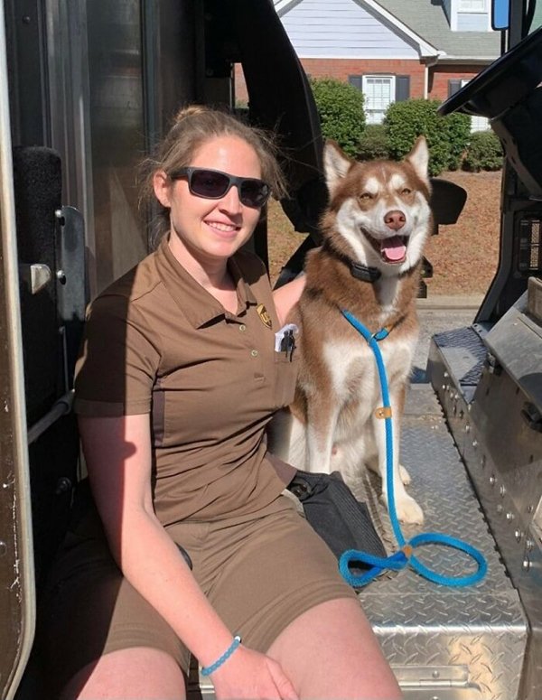 Cute Dogs With Postmen (30 pics)