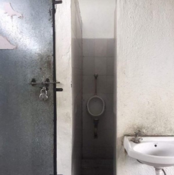 What Is Going On Here? (30 pics)