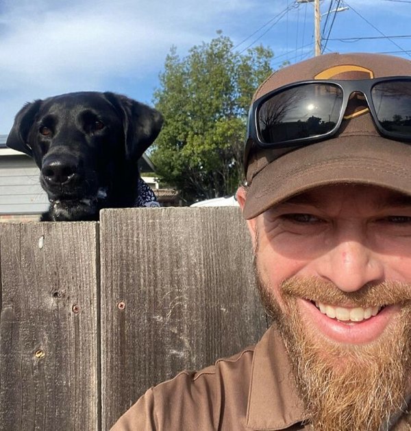 Cute Dogs With Postmen (30 pics)