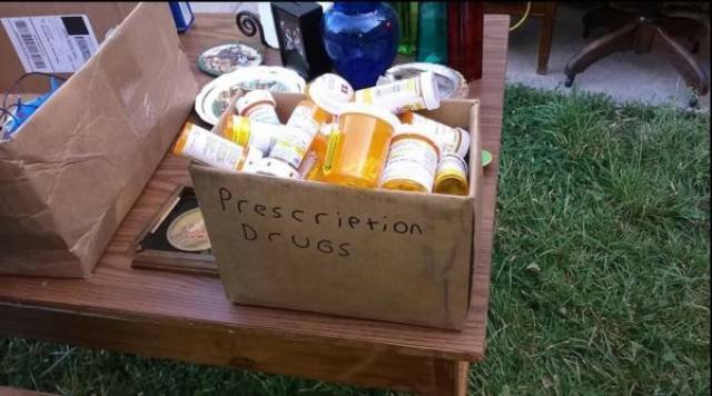 Weird Finds In Thrift Shops (53 pics)