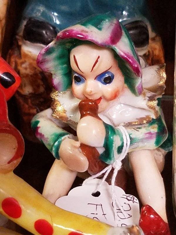Weird Finds In Thrift Shops (53 pics)