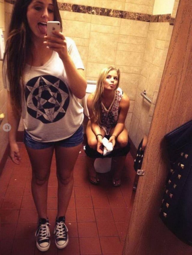 Girls Have Fun (47 pics)
