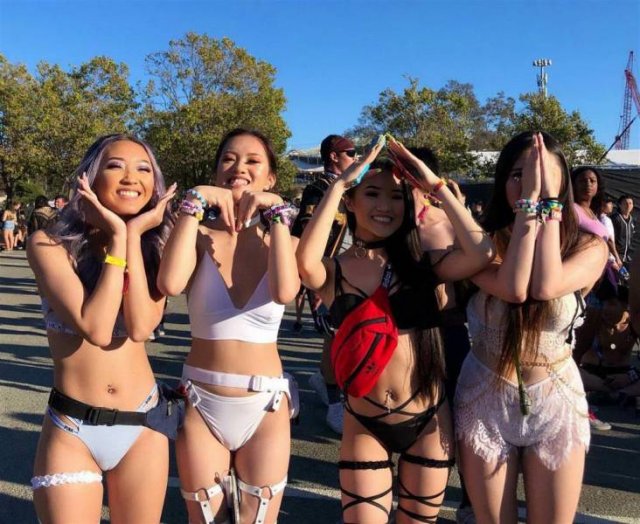 Girls Have Fun (47 pics)