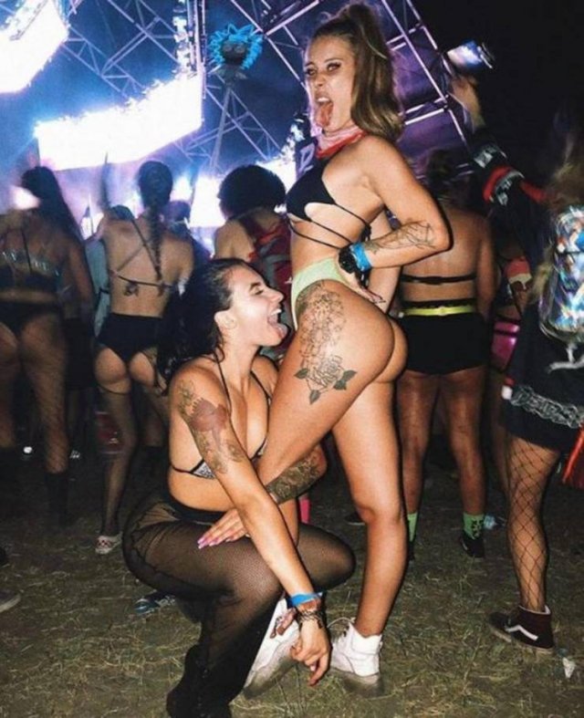 Girls Have Fun (47 pics)