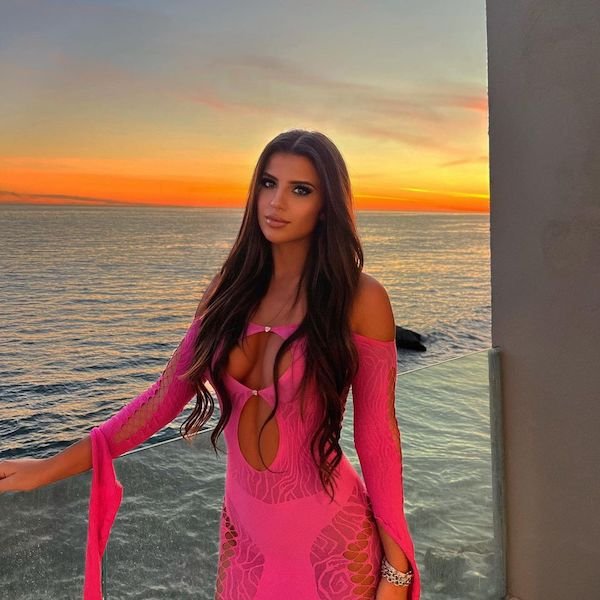 Stunning Girls (34 pics)