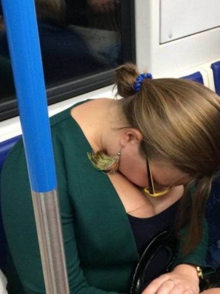 Strange People In The Subway (39 pics)