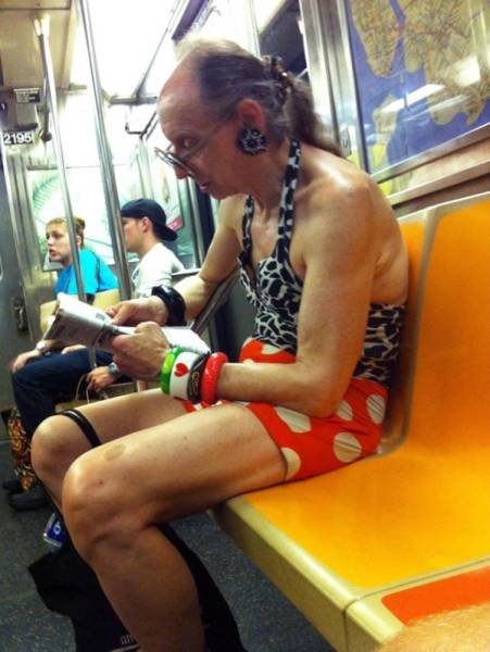 Strange People In The Subway (39 pics)