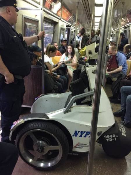 Strange People In The Subway (39 pics)
