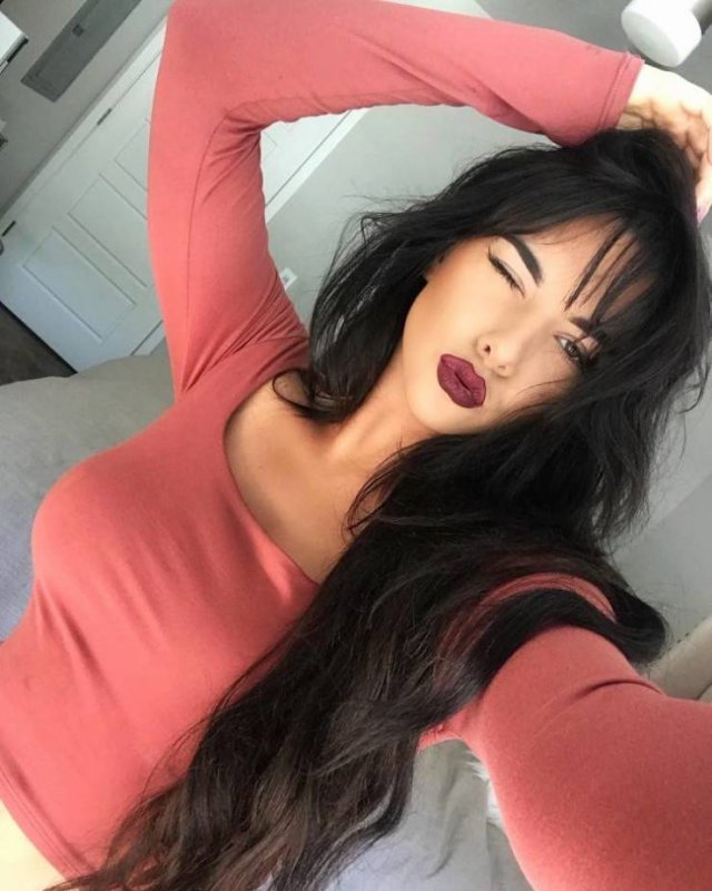 Girls With Red Lips (56 pics)