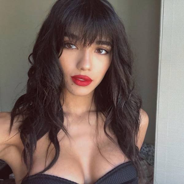 Girls With Red Lips (56 pics)