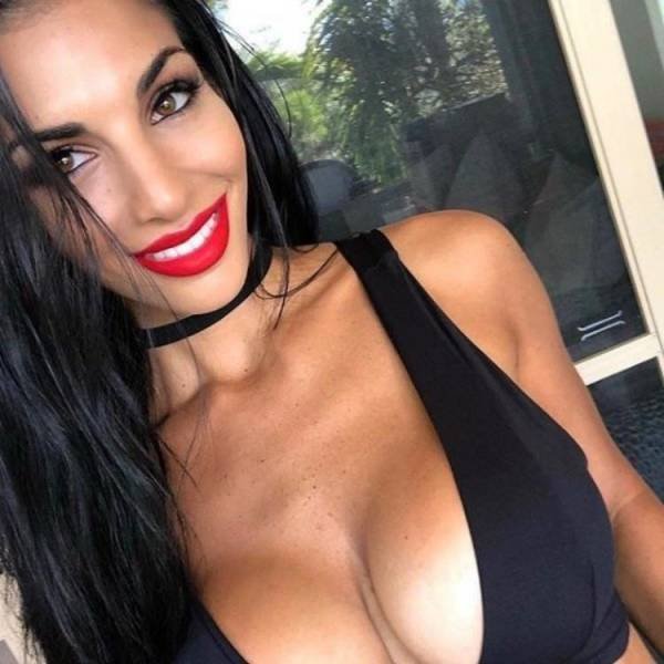 Girls With Red Lips (56 pics)