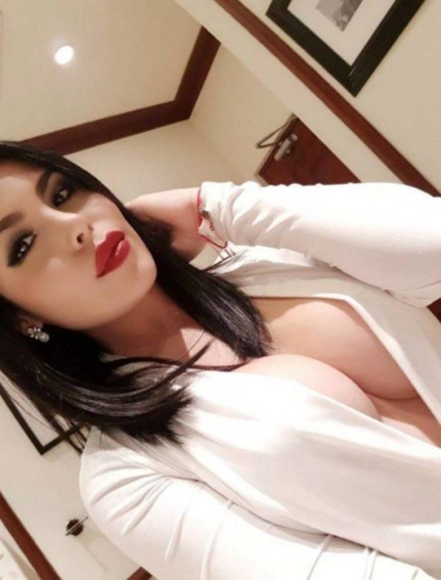 Girls With Red Lips (56 pics)