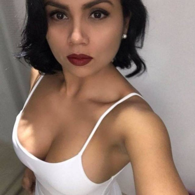 Girls With Red Lips (56 pics)