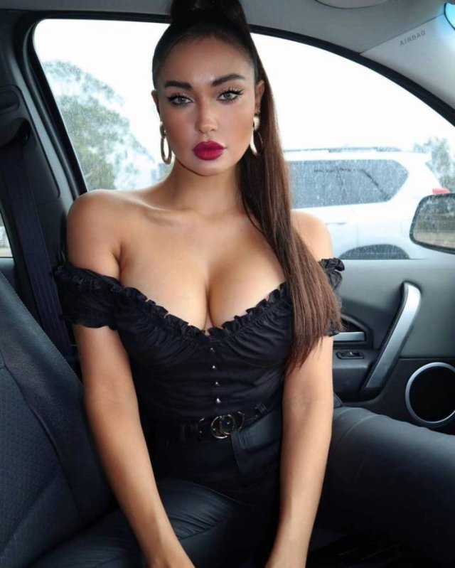 Girls With Red Lips (56 pics)