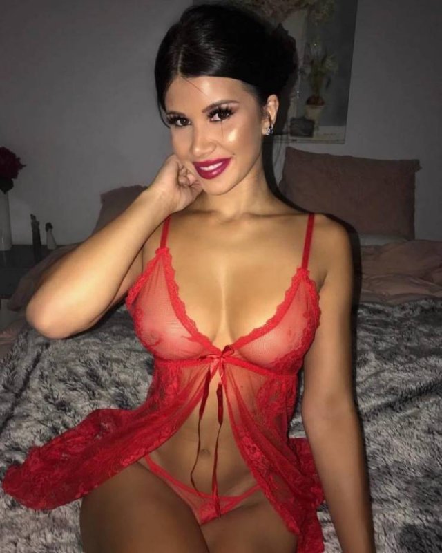 Girls With Red Lips (56 pics)