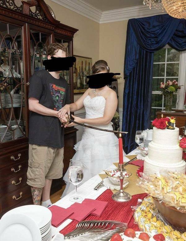 Weird Wedding Photos (19 pics) Weird Wedding Photos (19 pics)