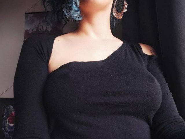 Braless Girls (50 pics)