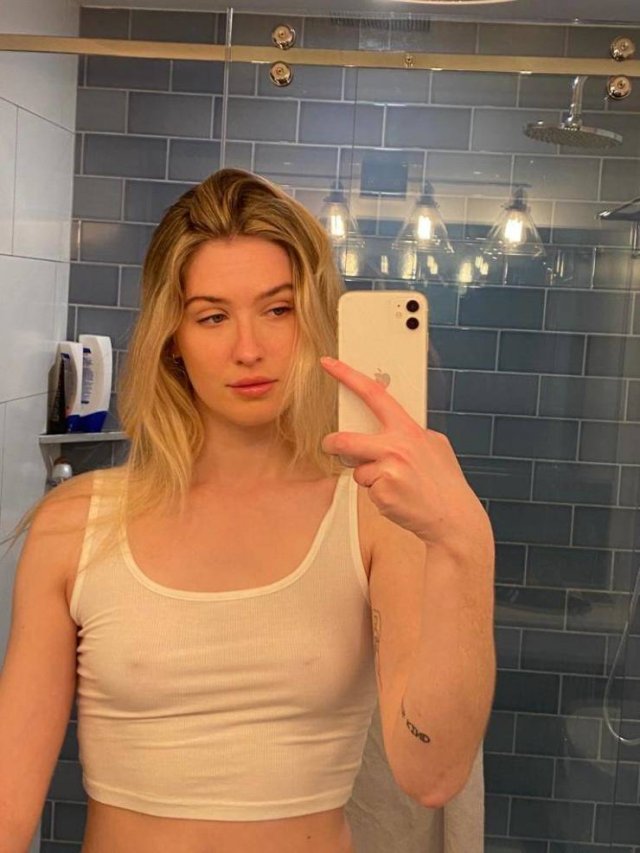 Braless Girls (50 pics)