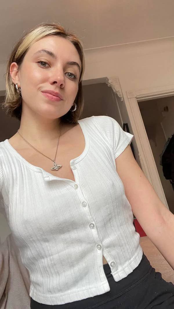 Braless Girls (50 pics)