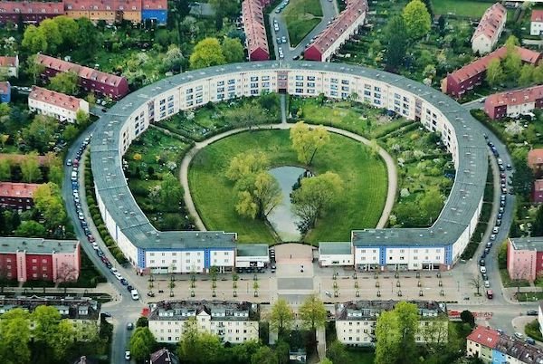 Interesting Urban Designs (29 pics)