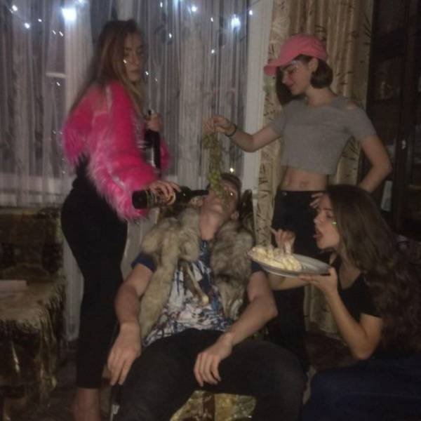 What Is Going On Here? (41 pics)