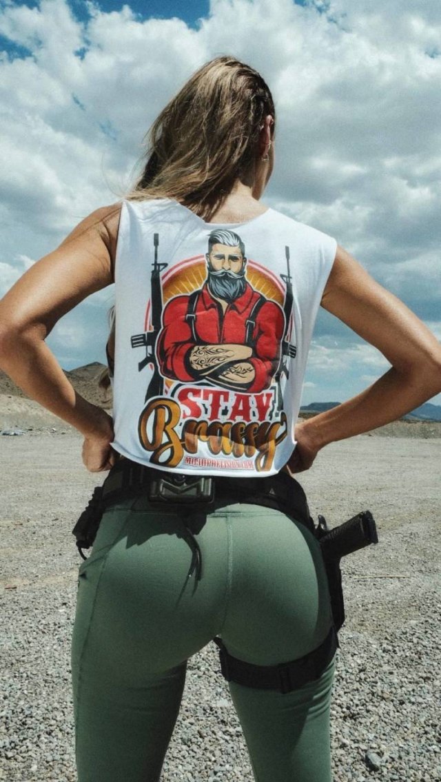 Girls With Guns (49 pics)