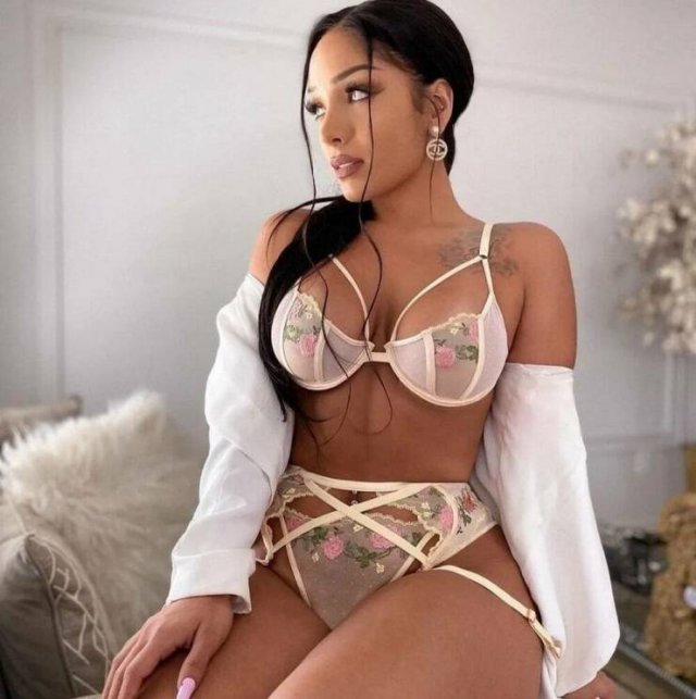 Girls In Lingerie (50 pics)