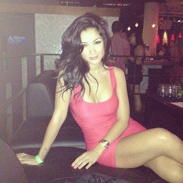 Girls In Dresses (50 pics)