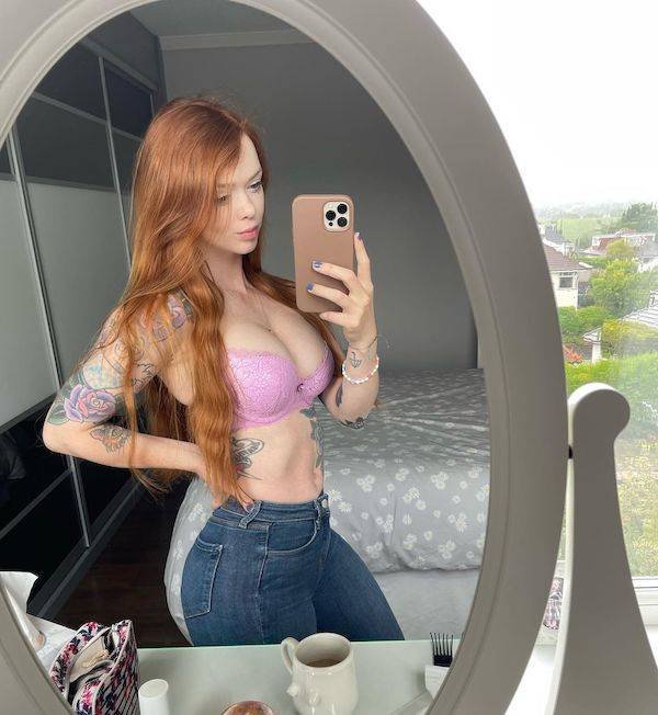 Selfie Girls (56 pics)