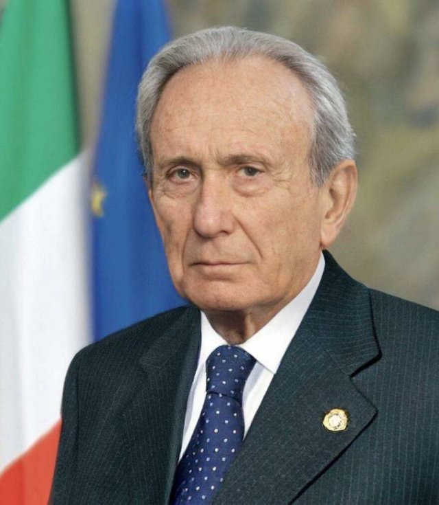 Modern Photos Of Famous Historical Politicians (9 pics) Modern Photos Of Famous Historical Politicians (9 pics)