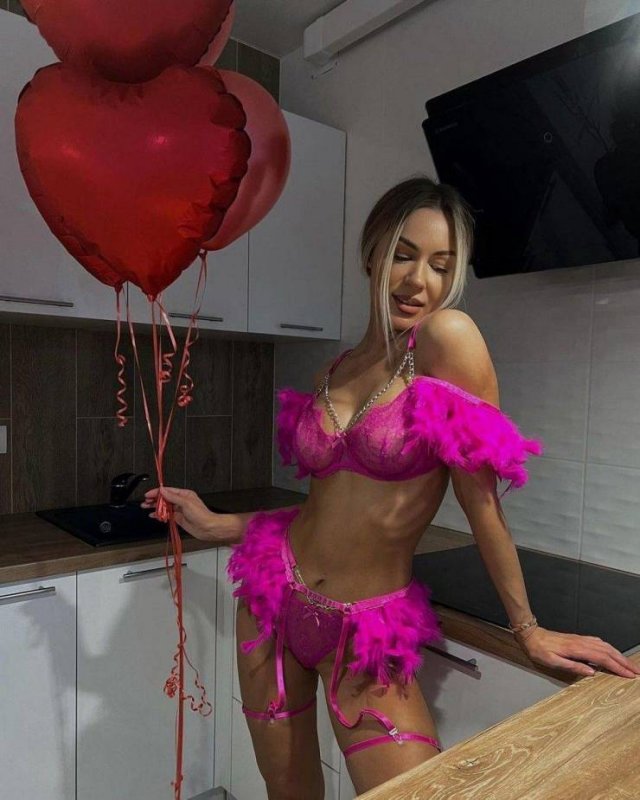 Girls In Lingerie (47 pics)
