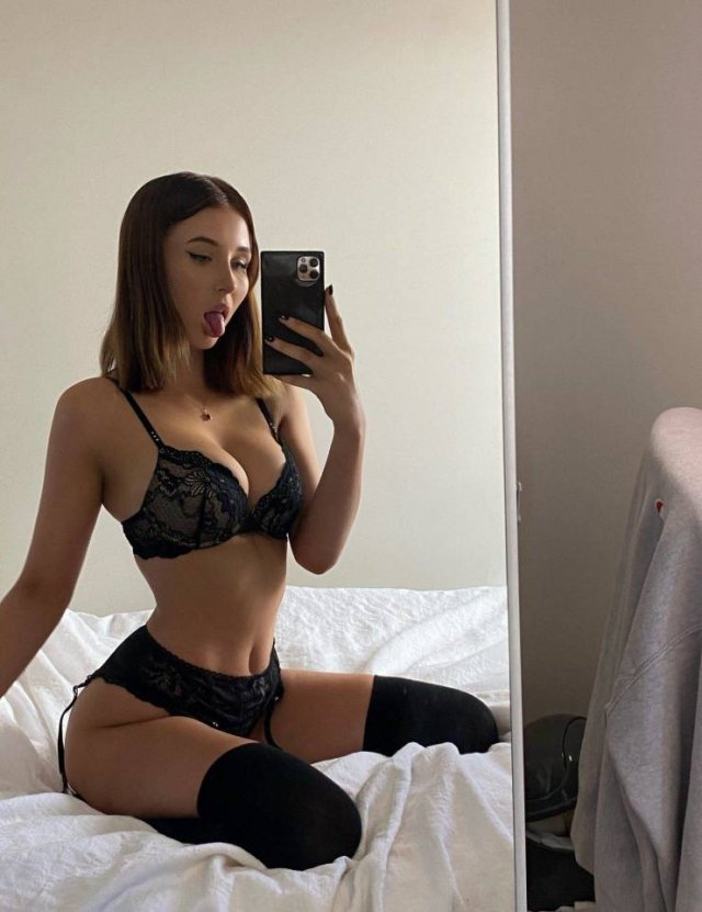 Girls In Lingerie (47 pics)