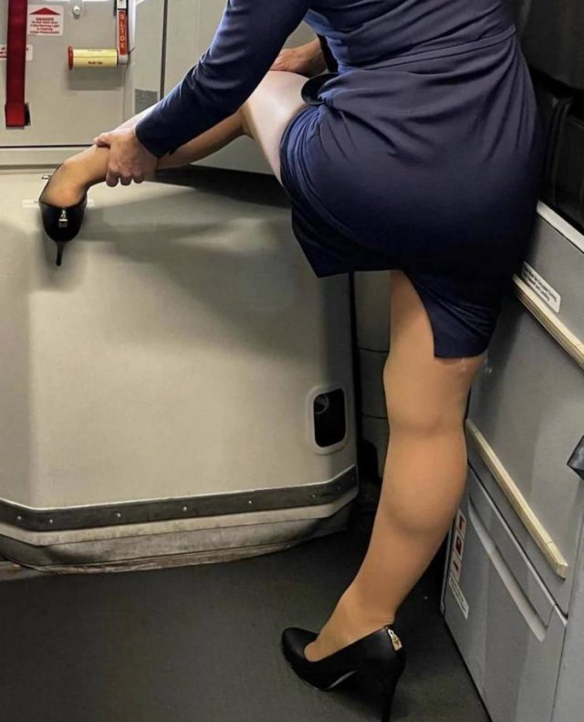 Flight Attendants With And Without Their Uniforms (26 pics)