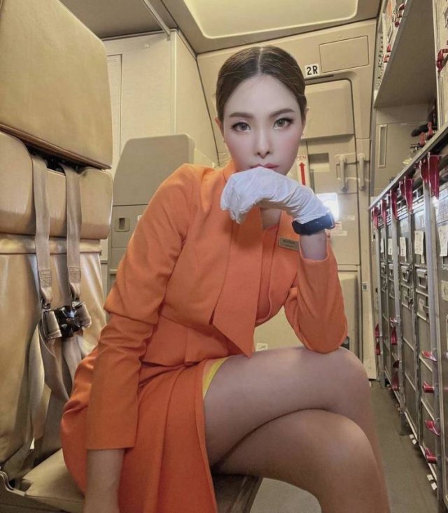 Flight Attendants With And Without Their Uniforms (26 pics)