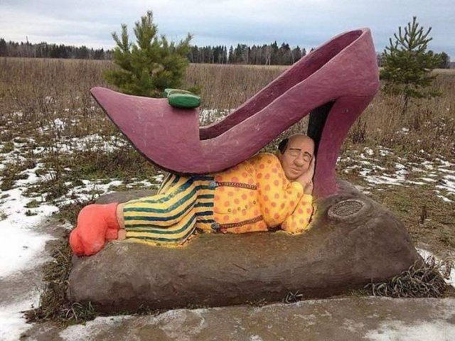 What Is Going On Here? (54 pics)