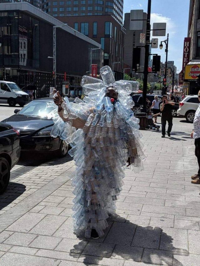 What Is Going On Here? (54 pics)
